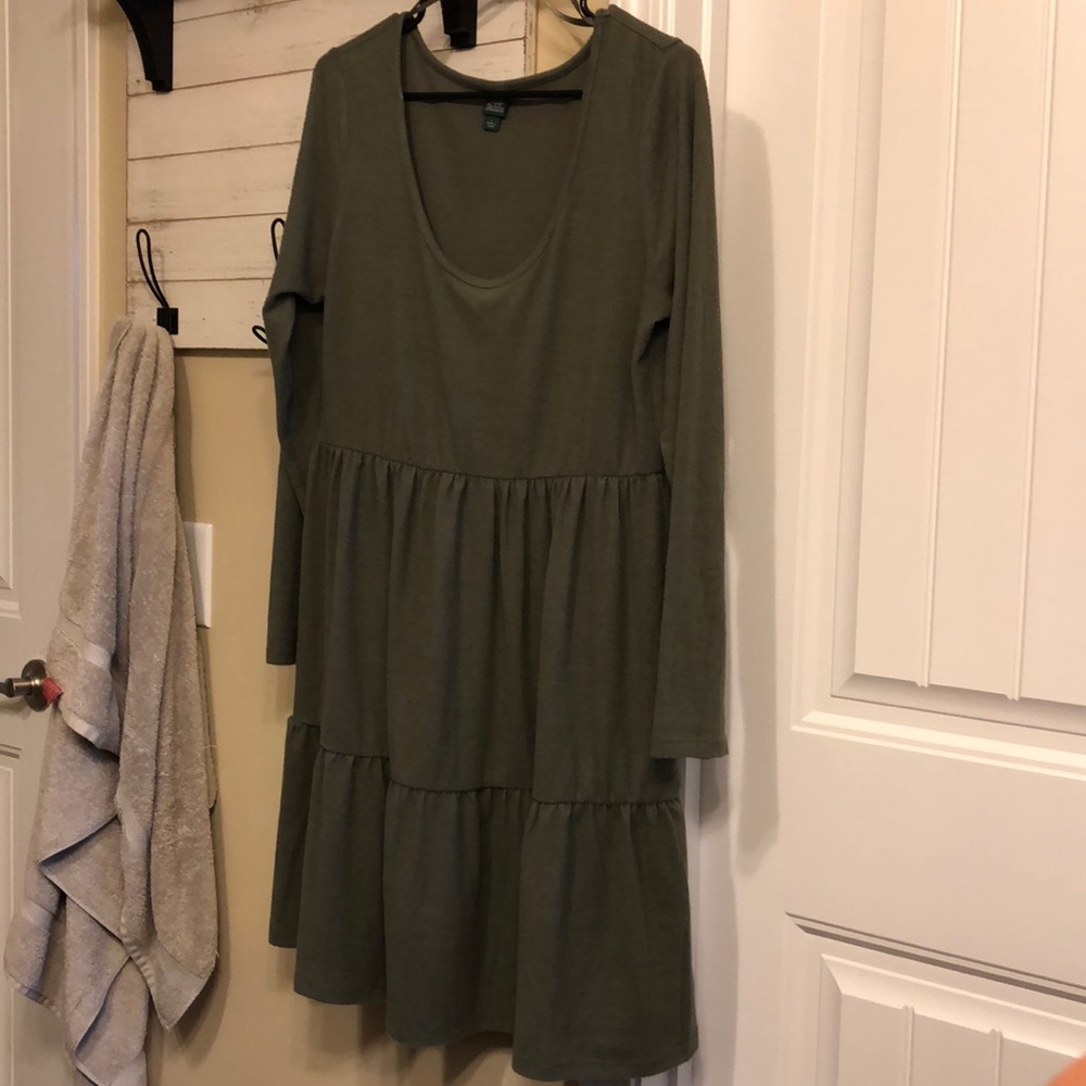 Wild fable tiered dress. Super soft and comfy. L